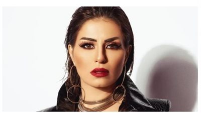 منة فضالي تثير الجدل على مواقع التواصل بمايوه أحمر جريء.. شاهد