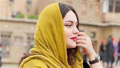 إمرأة عثرت على ثعبان صغير جائع فقررت أن تنقذه
