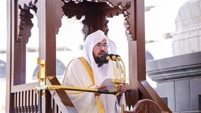 عااااجل.سقوط الشيخ ماهر المعيقلي خطيب المسجد الحرام خلال صلاة الجمعة” ”